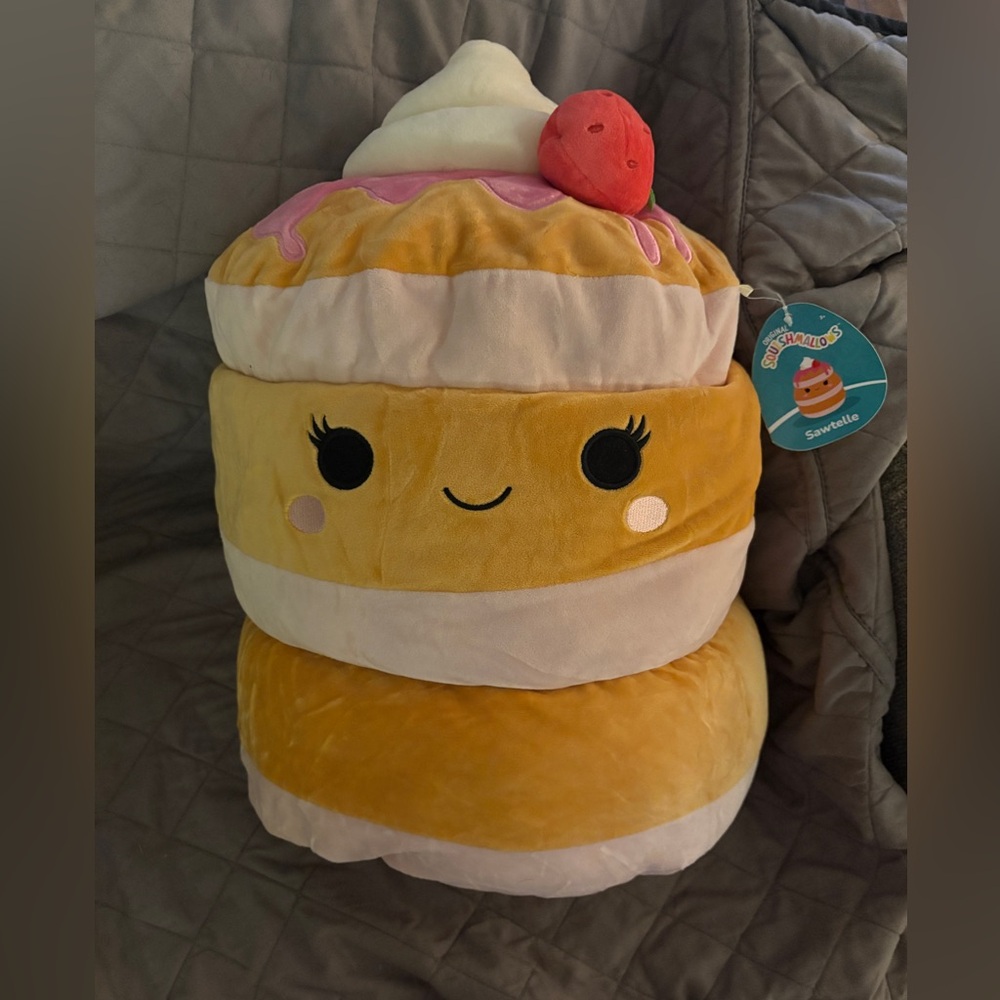 Sawtelle the strawberry shortcake pancakes squishmallow